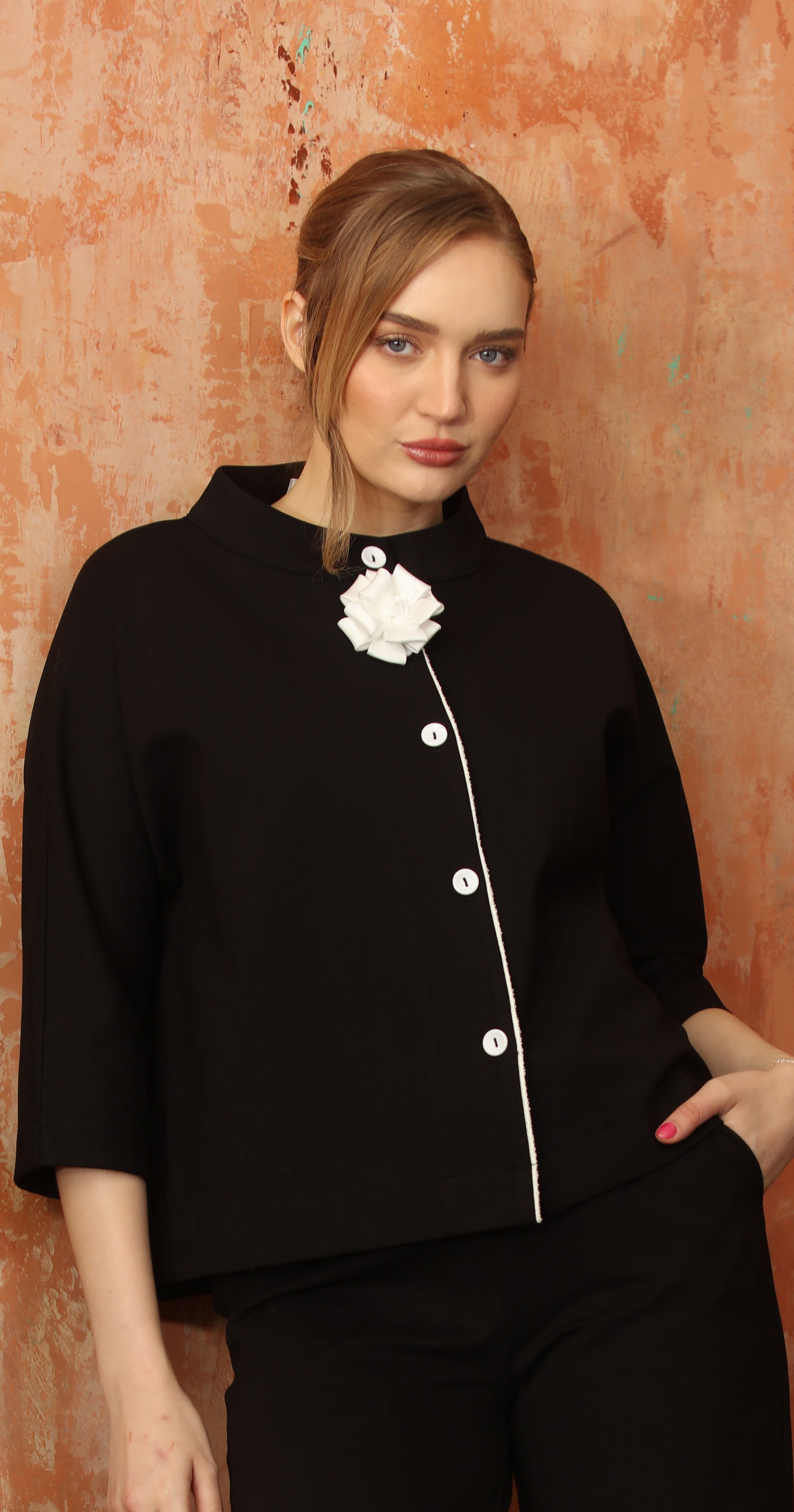 T1-4700 #2-BLACK BUTTON DOWN JACKET WITH 3/4 SLEEVES AND ROUND COLLAR