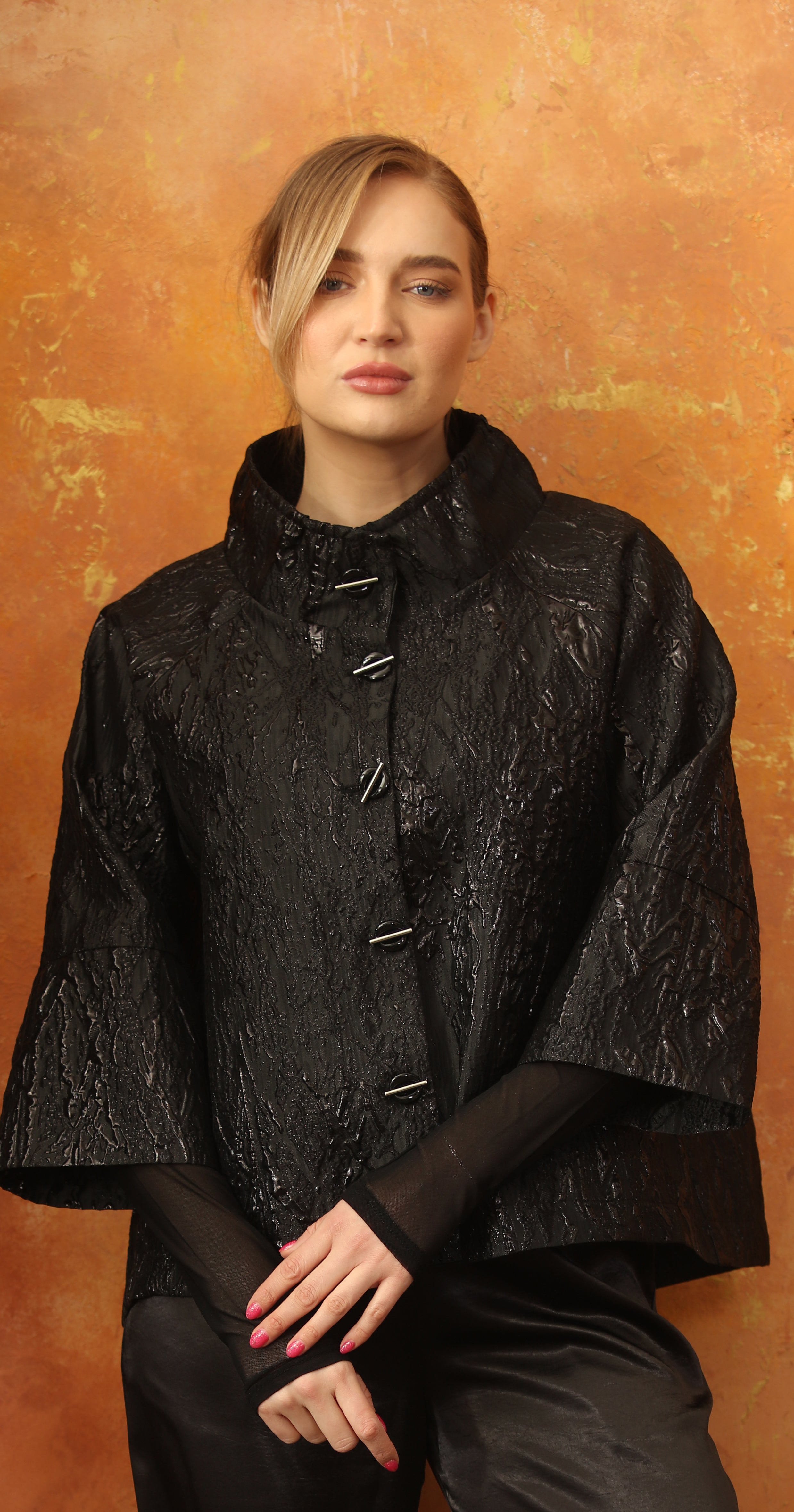 T1-4704 #1-BLACK: Elegant Black Textured Jacket with Modern Fastening