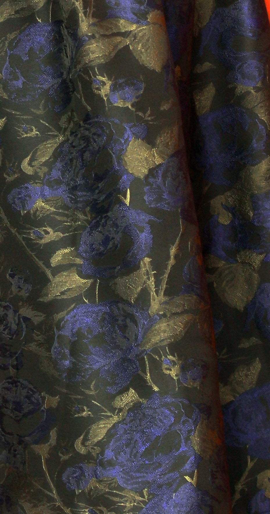 TERRA Floral patterned fabric with blue flowers on a dark background